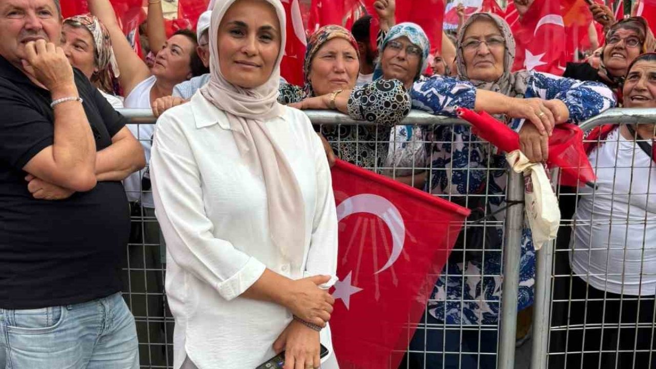 CHP Aksu Kadın Kolları Başkanı Menzil Çakmak görevinden istifa etti