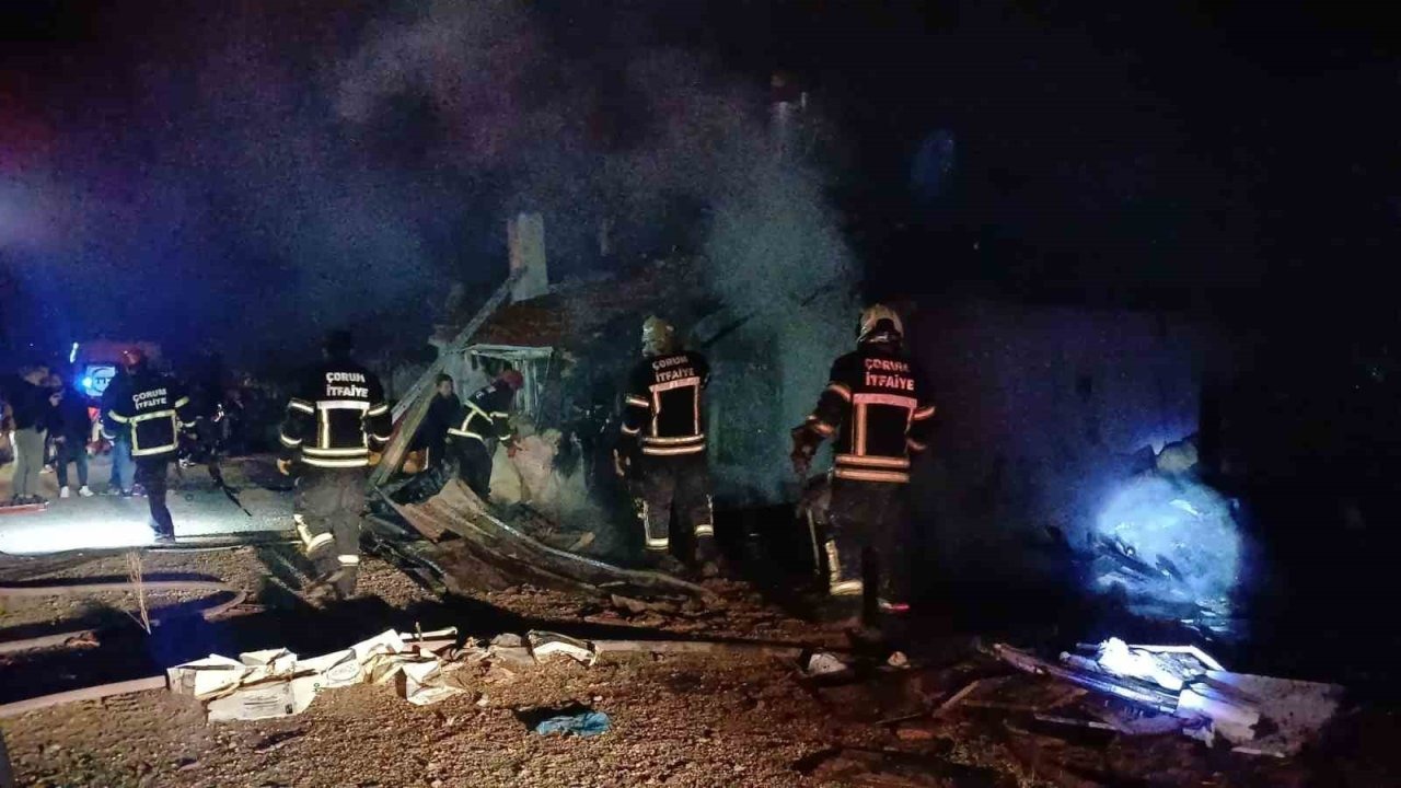 Çorum’da müstakil ev alev alev yandı