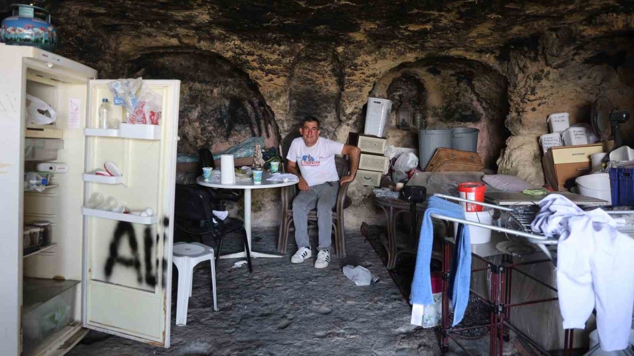 Depremden sonra huzuru mağarada bulmuştu, mağarasını boşaltacak olmanın hüznünü yaşıyor