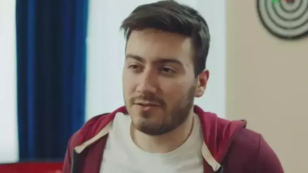 Enes Batur Youtube'a geri döndü! İşte aylık kazancı