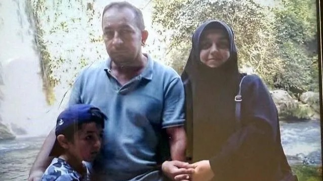 Enkaz başında 12. saat: Anne ve baba aranıyor