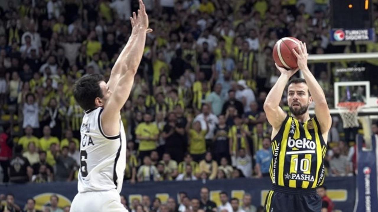 Fenerbahçe Beko'nun kaptanı Melih Mahmutoğlu'na şok!