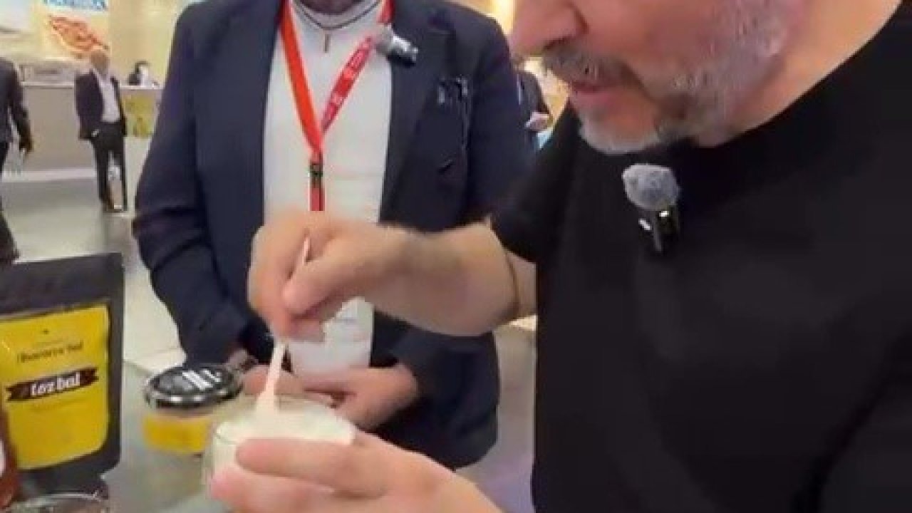 Firari FETÖ’cü, Almanya’da Adana’dan gelen firmanın balını tanıttı