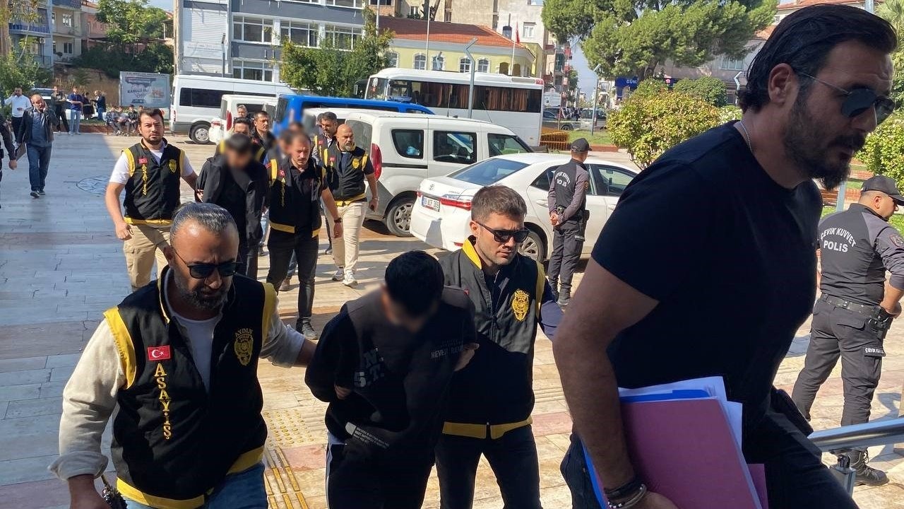 Genç kız, arkadaşının abisi ve kuzenleri tarafından bıçaklandı