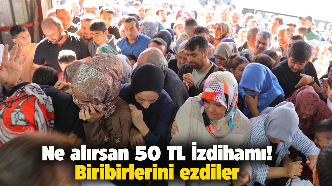 Giyim mağazasında indirim izdihamı! Vatandaşlar birbirini ezdi