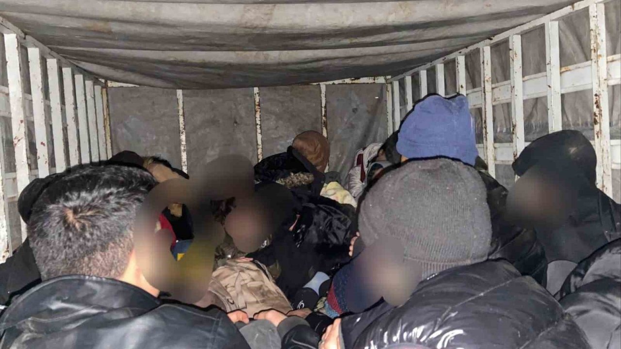 Göçmen kaçakçılığı operasyonu: 4 organizatör ile 75 kaçak göçmen yakalandı