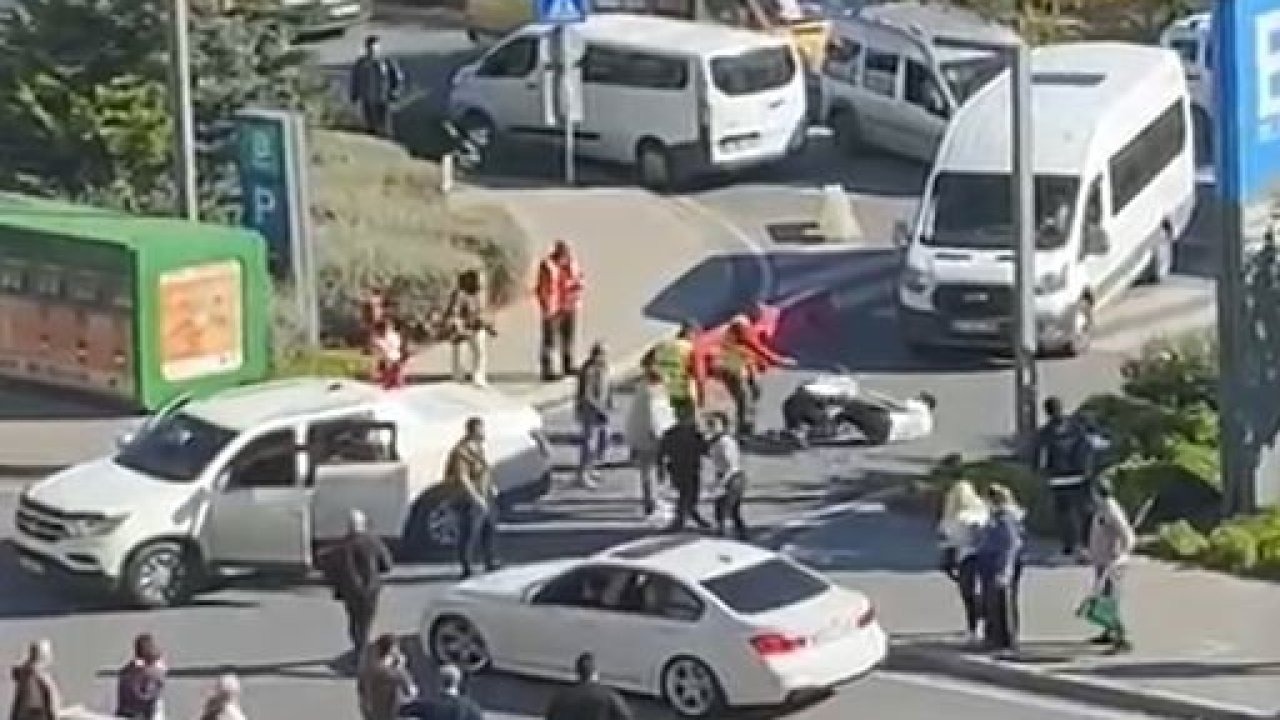 Hastane girişinde kavga: Taraflar tekme tokat birbirine girdi