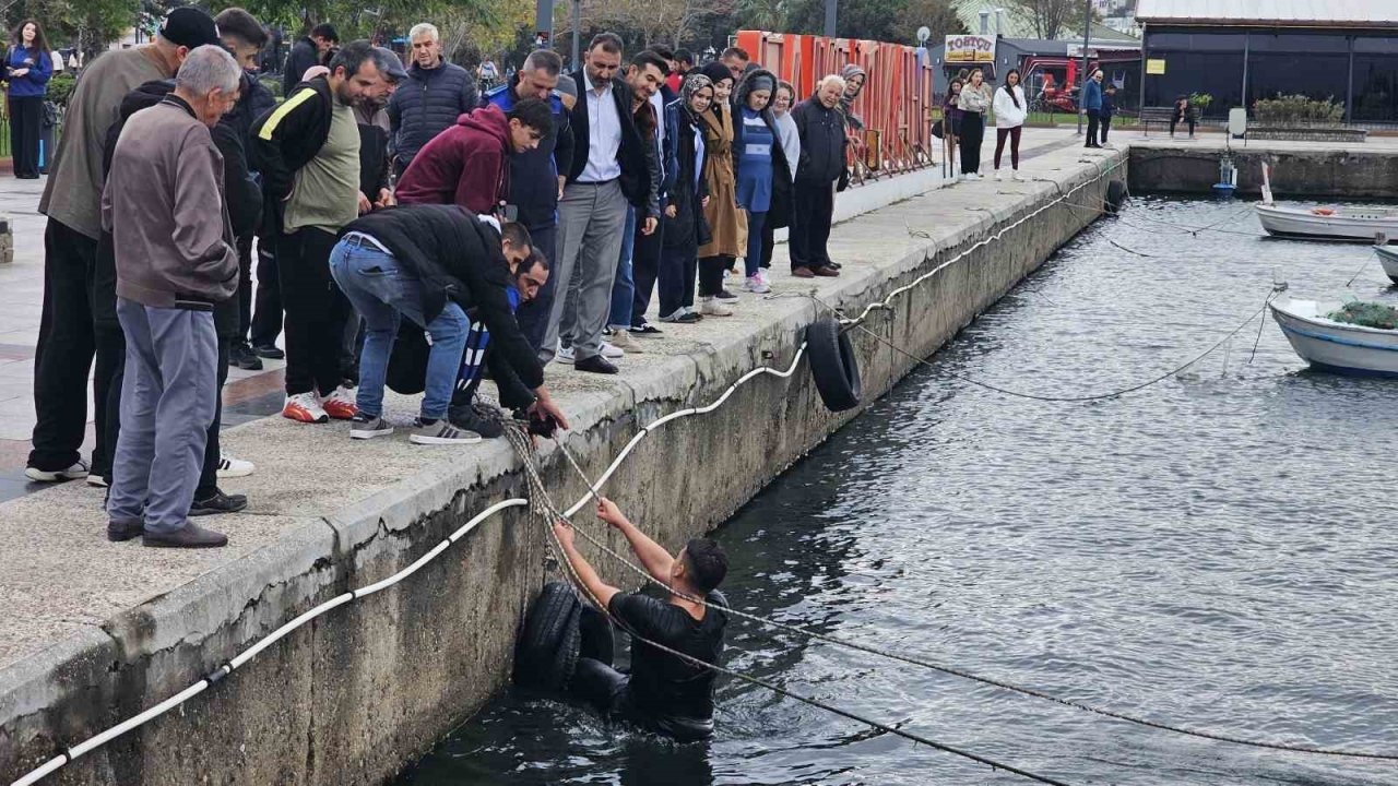 İddiayı kaybeden genç kış günü denize atladı