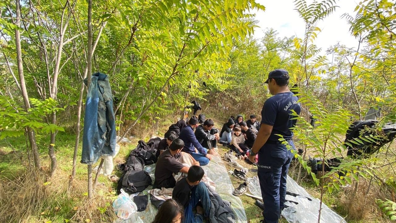 İzmir açıklarında 66 düzensiz göçmen yakalandı, 29 göçmen kurtarıldı