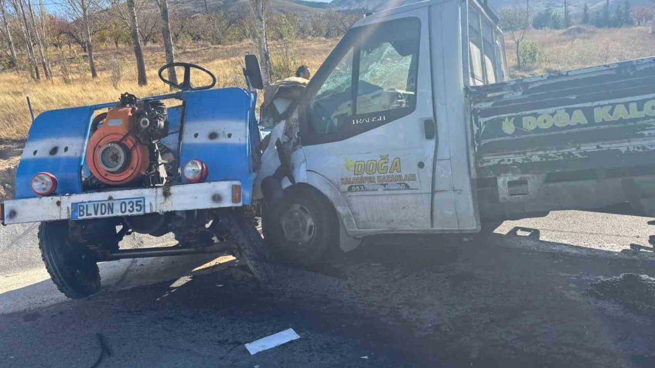 Kamyonetle çarpışan patpatın sürücüsü öldü