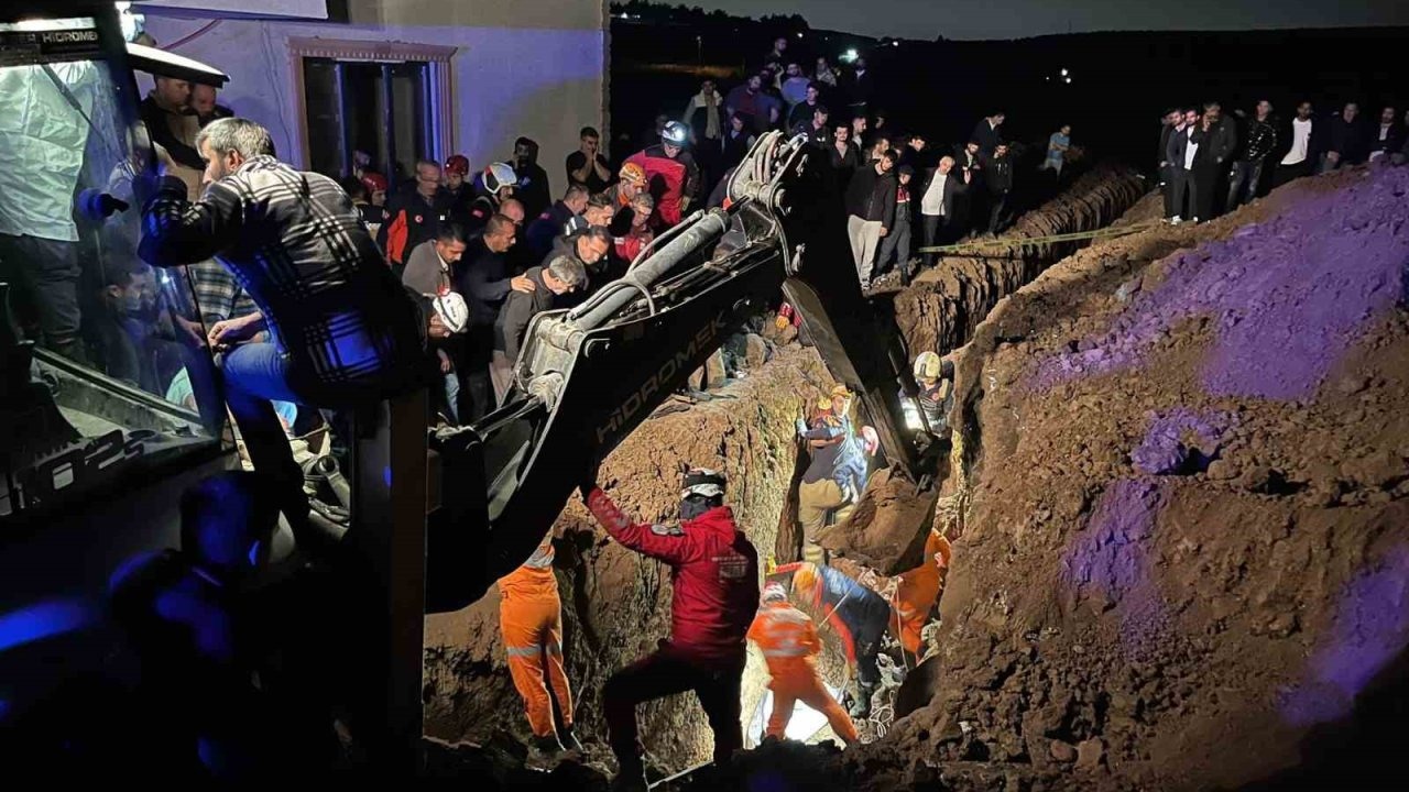 Kanalizasyon çukuru kazarken göçük altında kalan 2 kardeş hayatını kaybetti