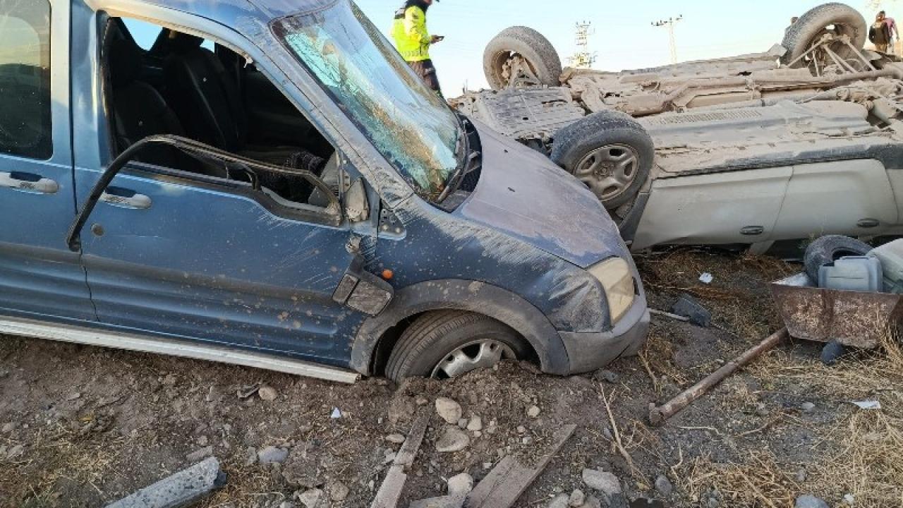 Otomobil ile hafif ticari araç çarpıştı! Cumaali Pekince öldü