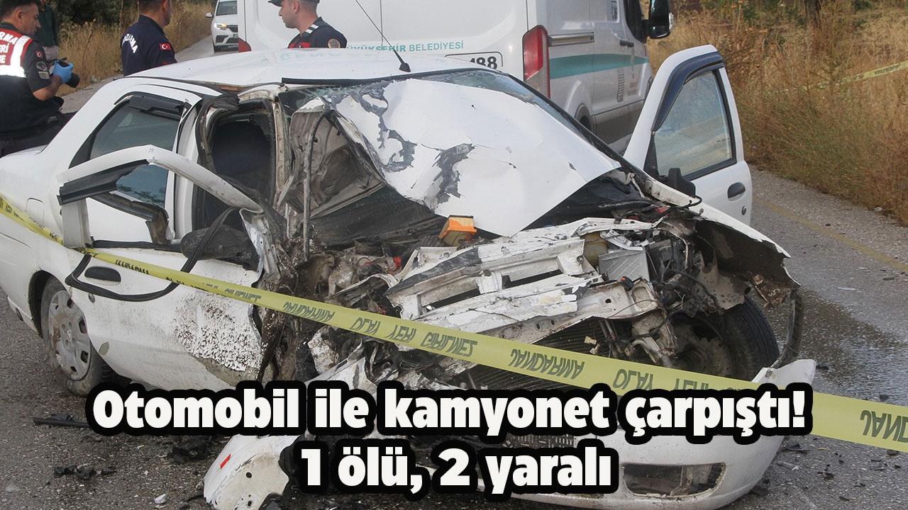 Otomobil ile kamyonet çarpıştı! 1 ölü, 2 yaralı
