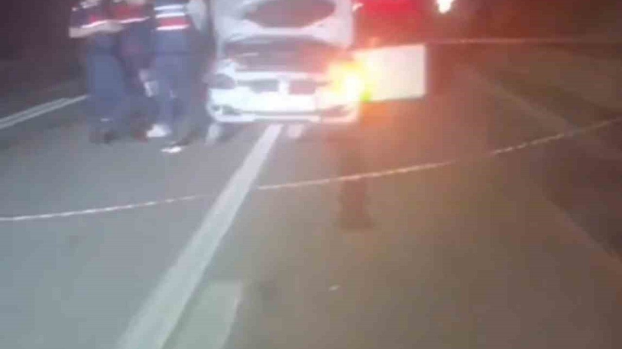 Otomobil park halindeki kamyona çarptı: 1 ölü, 1 yaralı