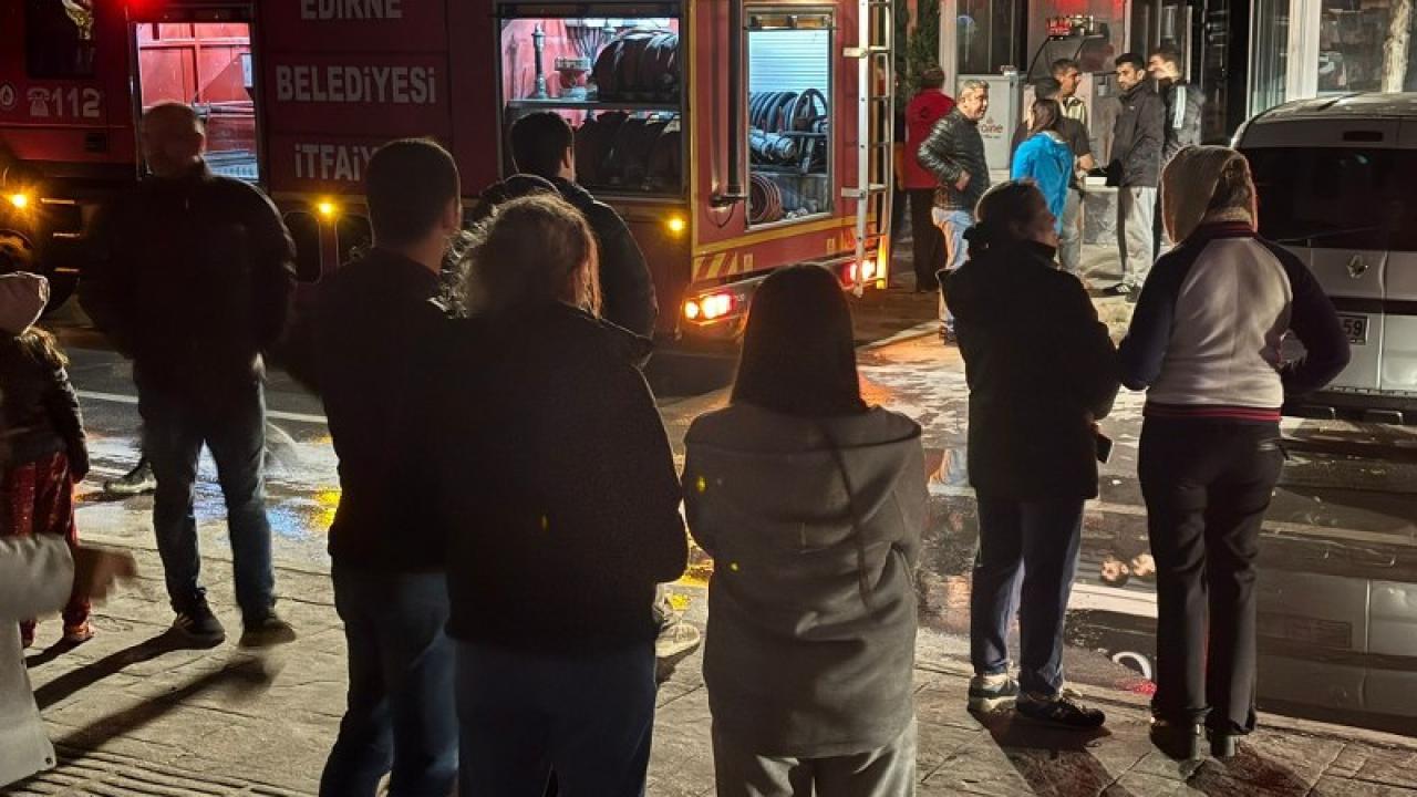 Pastanede korkutan yangın!