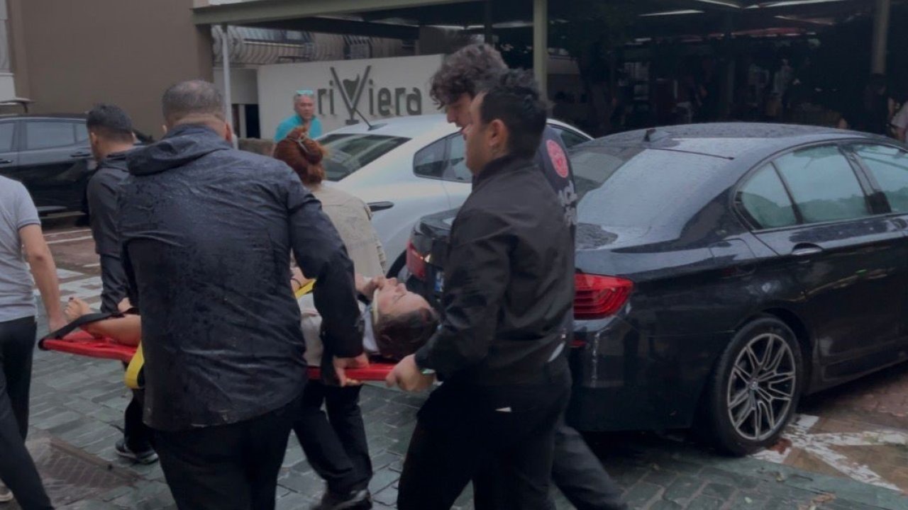 Sağanak ve rüzgar aniden bastırdı, devrilen ağacın altında kalan 3 kişi yaralandı