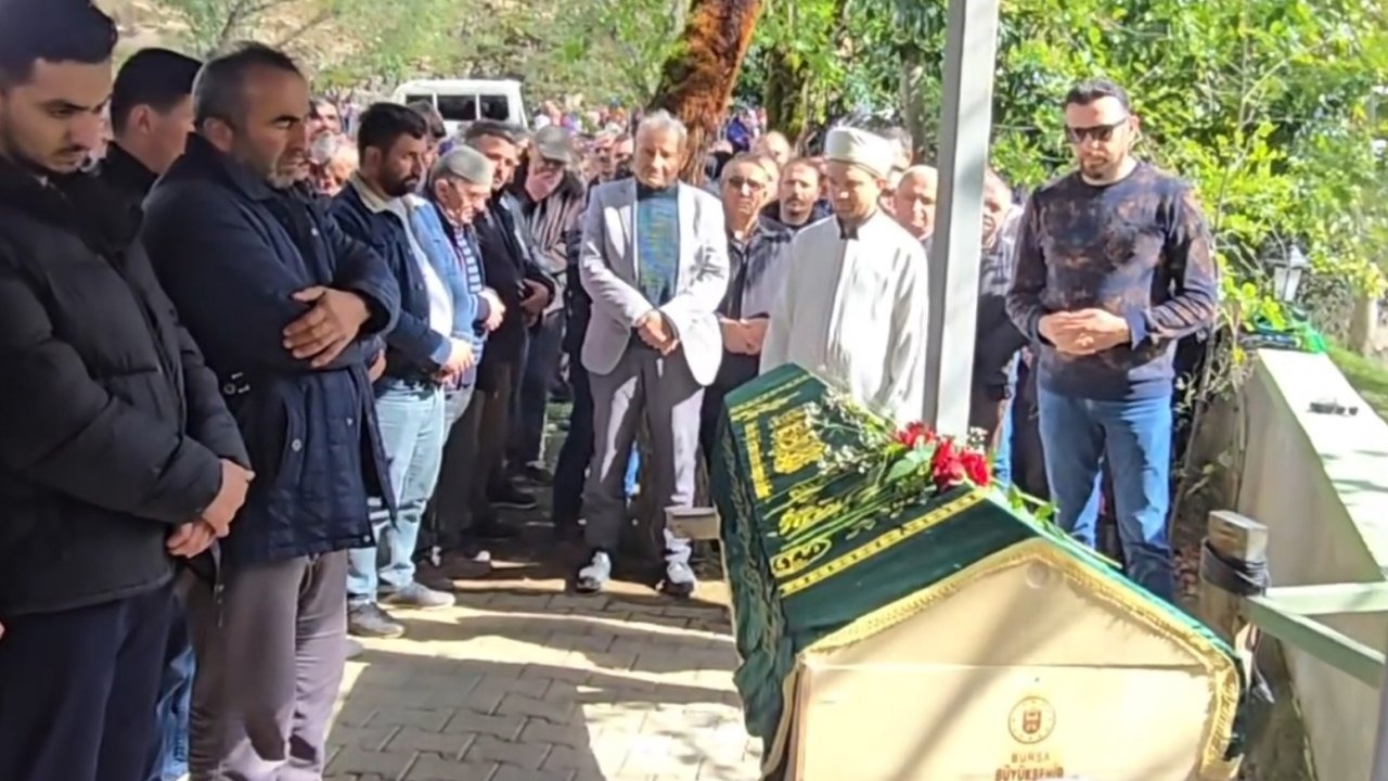 Sahnede kalp krizi geçiren Giresunlu sanatçı son yolculuğuna uğurlandı