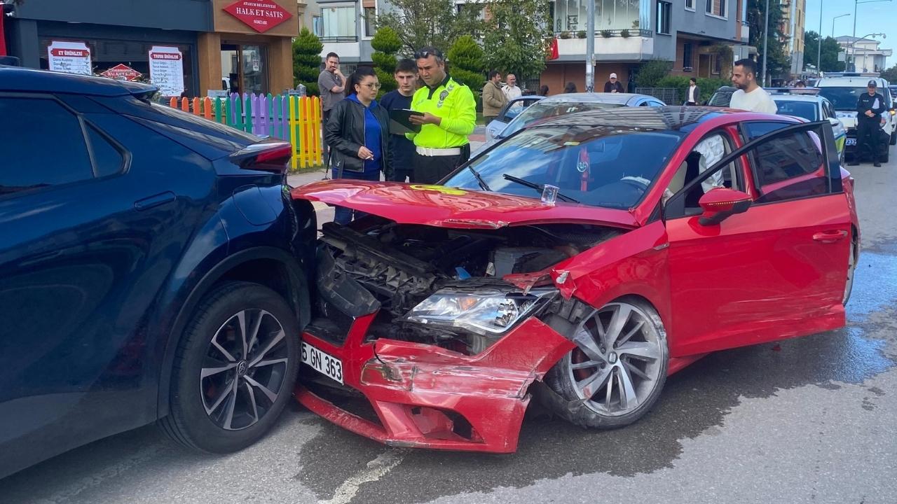 Samsun'da trafik kazası: 4 araçta hasar oluştu