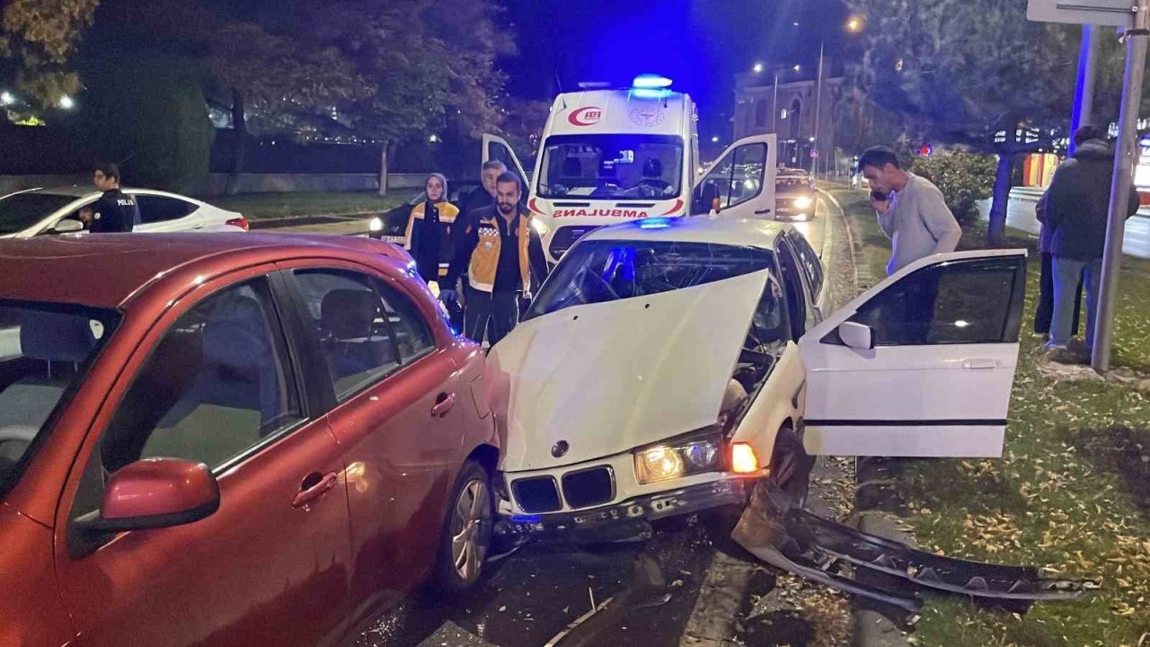 Sivas’ta 5 araç birbirine girdi