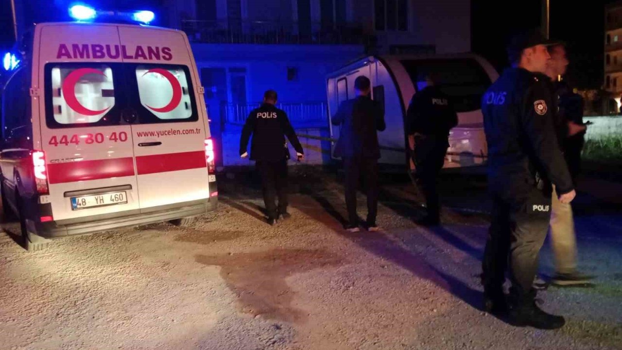 Sokak ortasında silahla başından vurulmuş halde bulundu