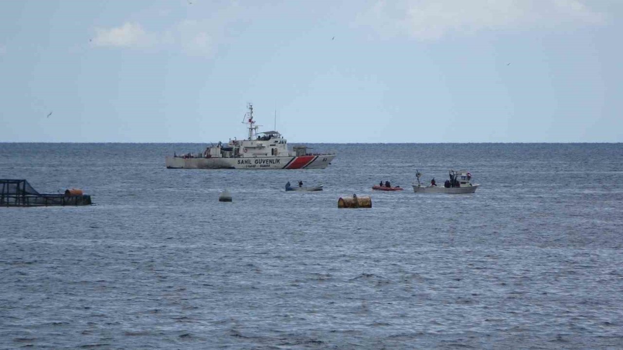 Teknesi terk edilmiş halde bulunan balıkçı için arama çalışması başlatıldı