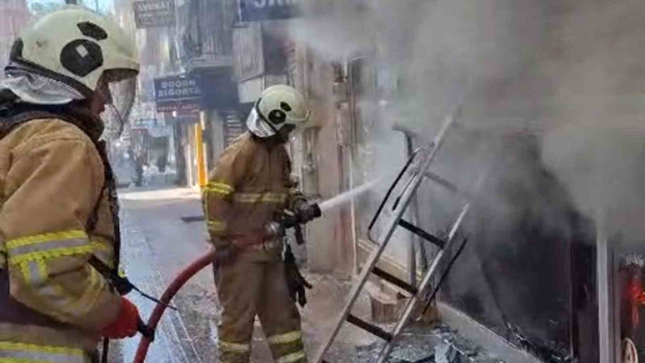 Telefon mağazasında korkutan yangın