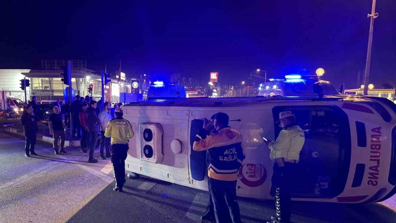 Tokat’ta ambulans ile cip çarpıştı: 3 yaralı