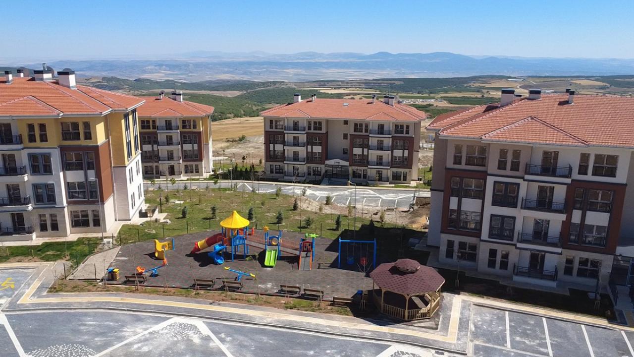 TOKİ Eskişehir'de 142 sosyal konut teslimatı yaptı