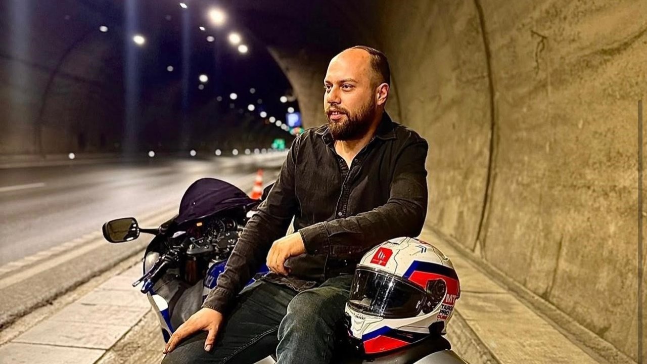 Toprak yığınına çarpan motosiklet sürücüsü hayatını kaybetti