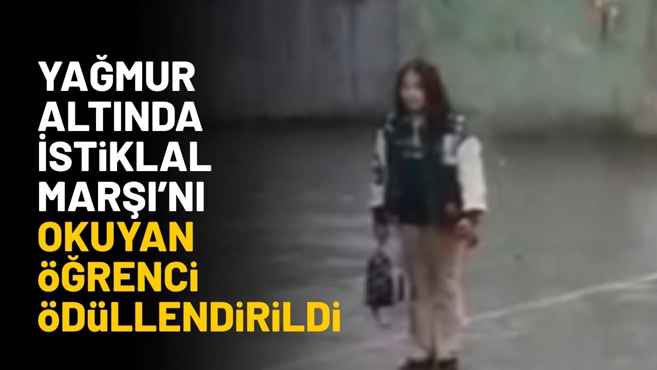 Yağmur altında İstiklal Marşı'nı okuyan öğrenci ödüllendirildi