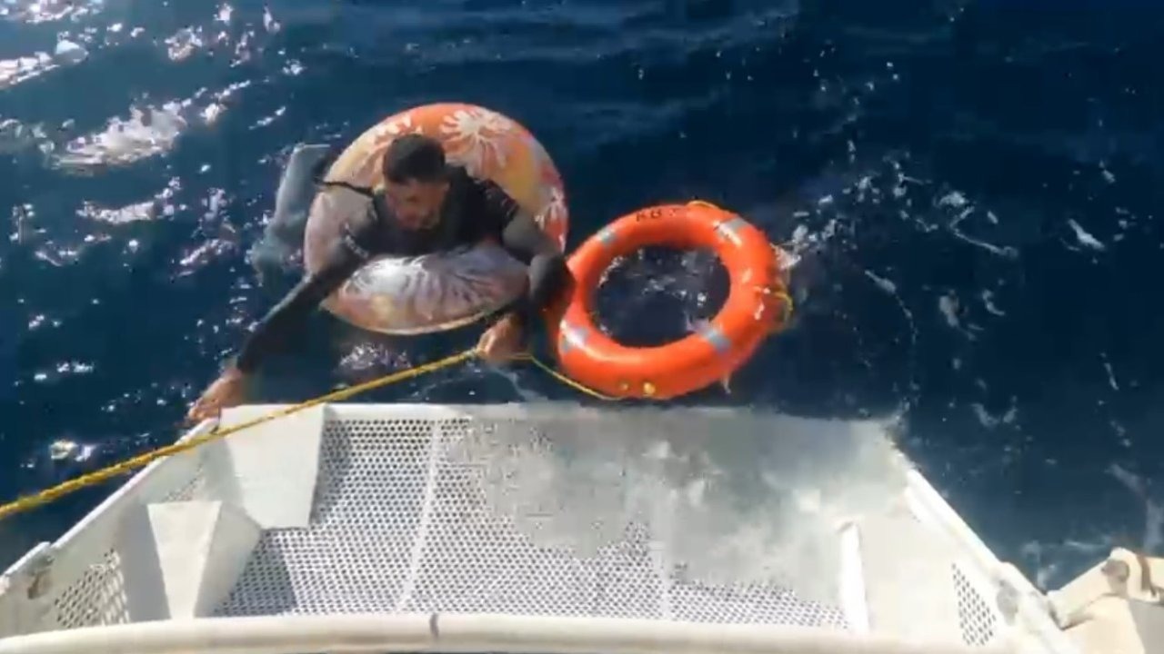 Yüzerek Yunanistan’a geçmeye çalışan göçmen yakalandı