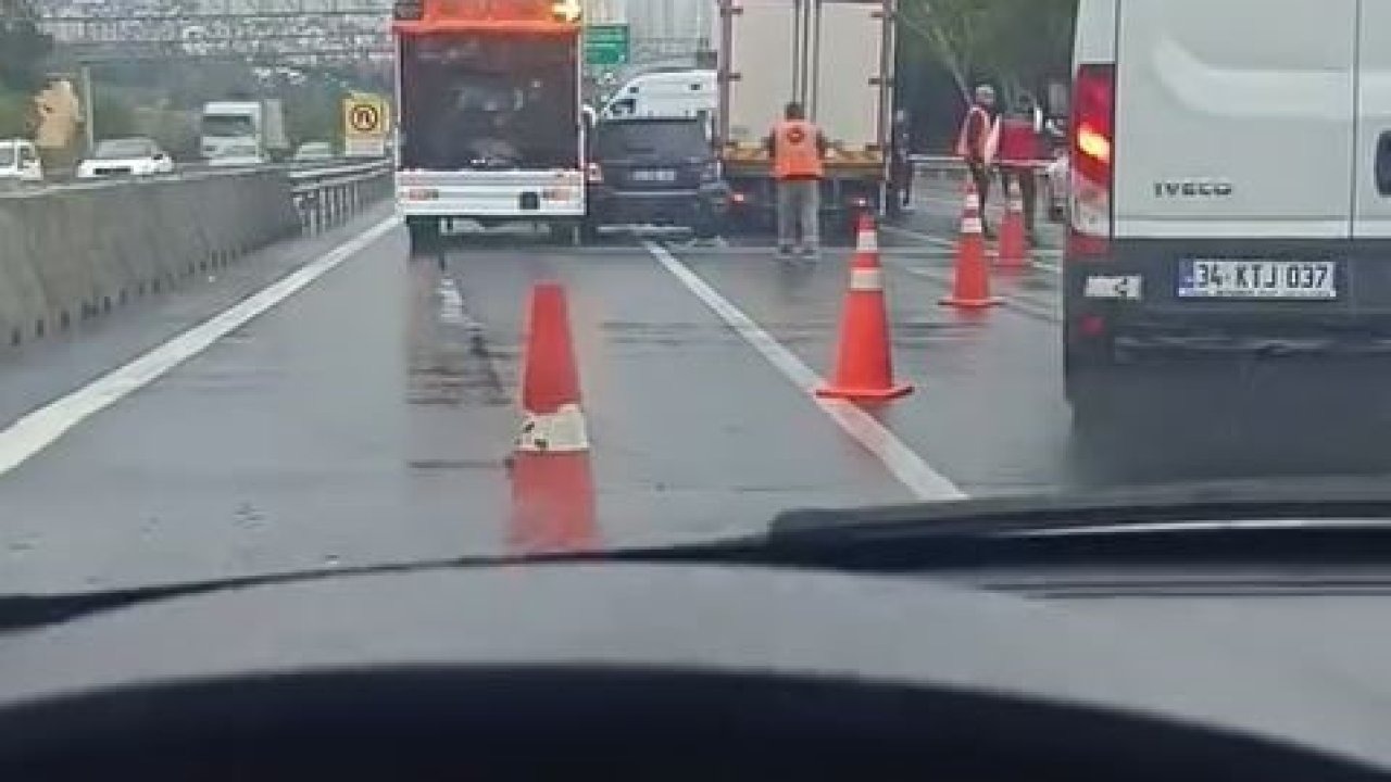 Zincirleme kaza: Aracını çekmek isterken yeniden kaza yaptılar