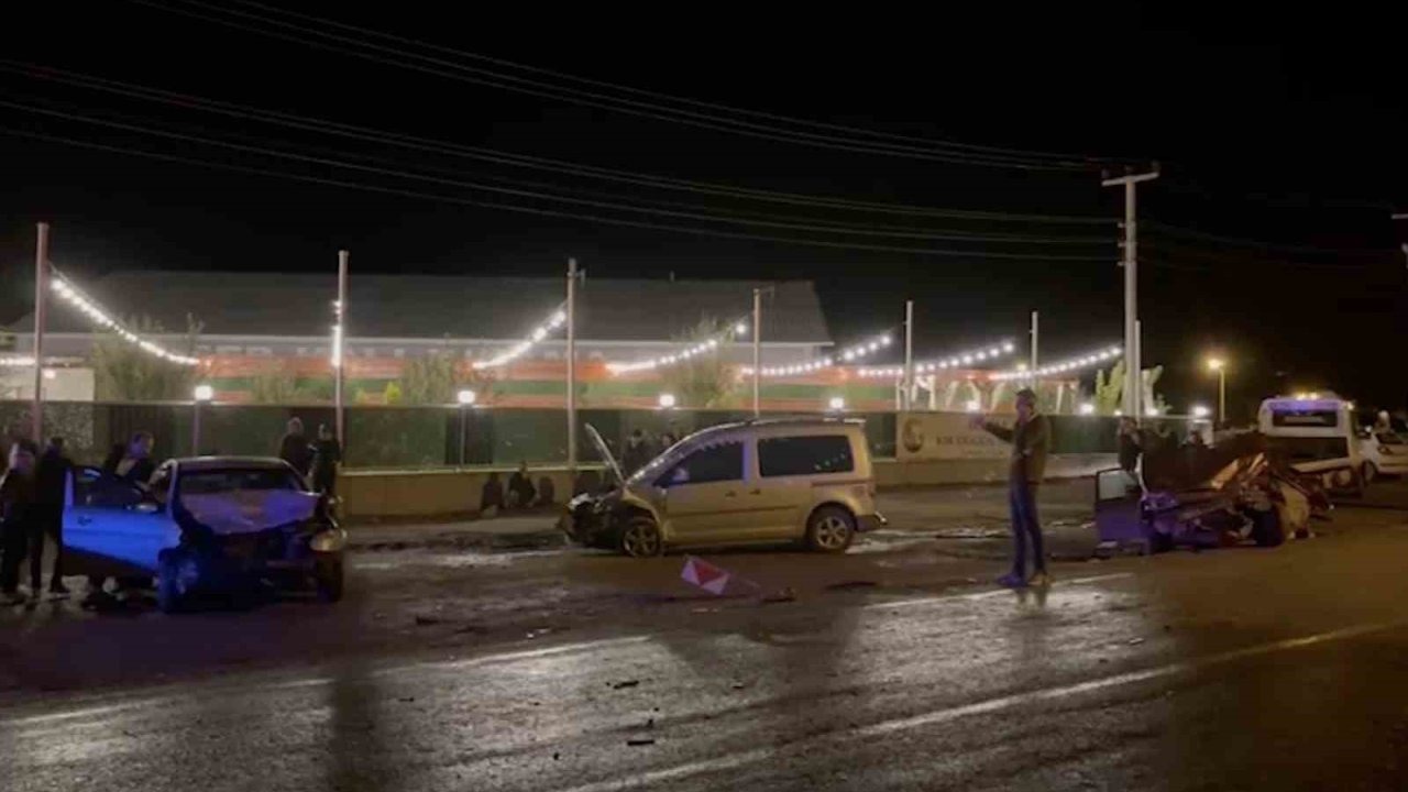 Zincirleme trafik kazası: 9 yaralı