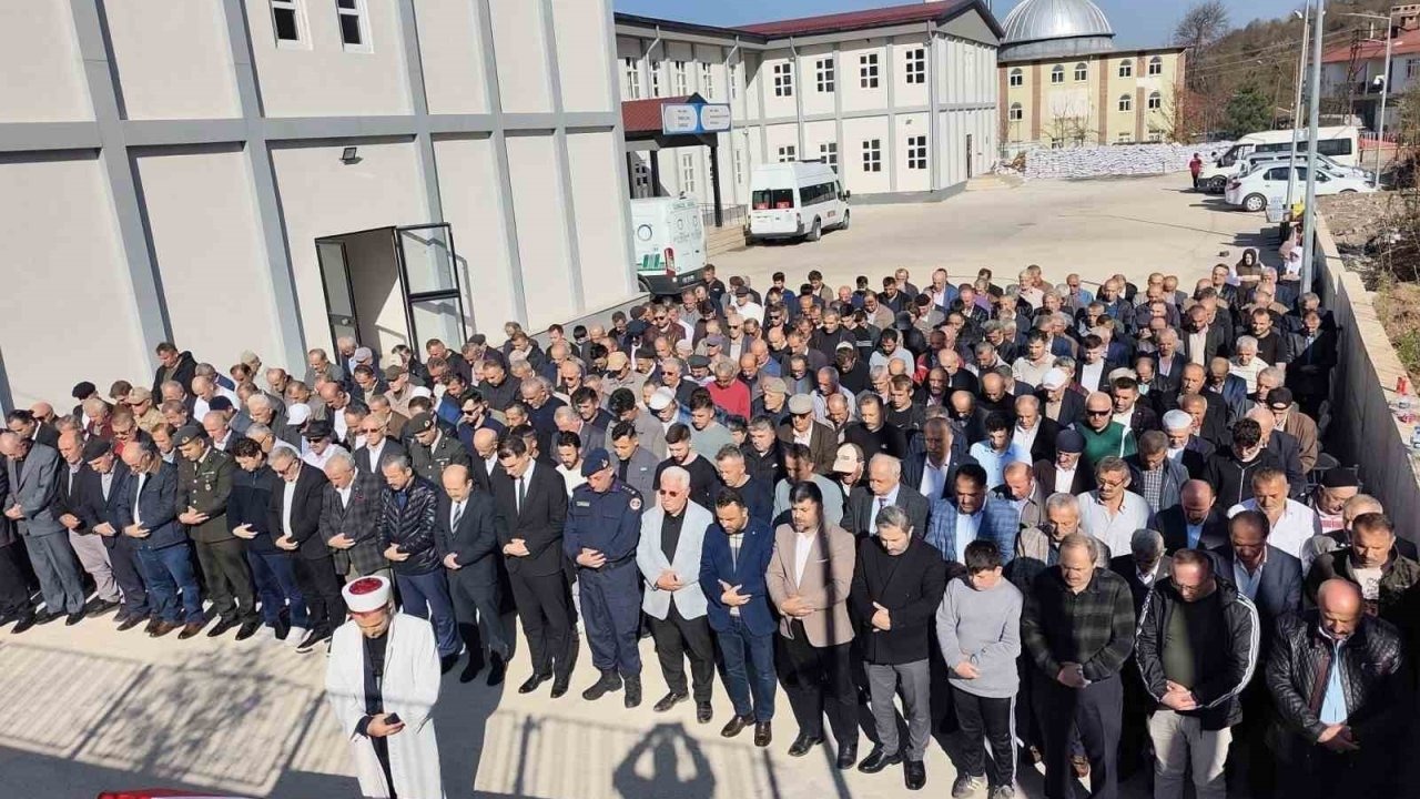 94 yaşında hayatını kaybeden Kore gazisi toprağa verildi