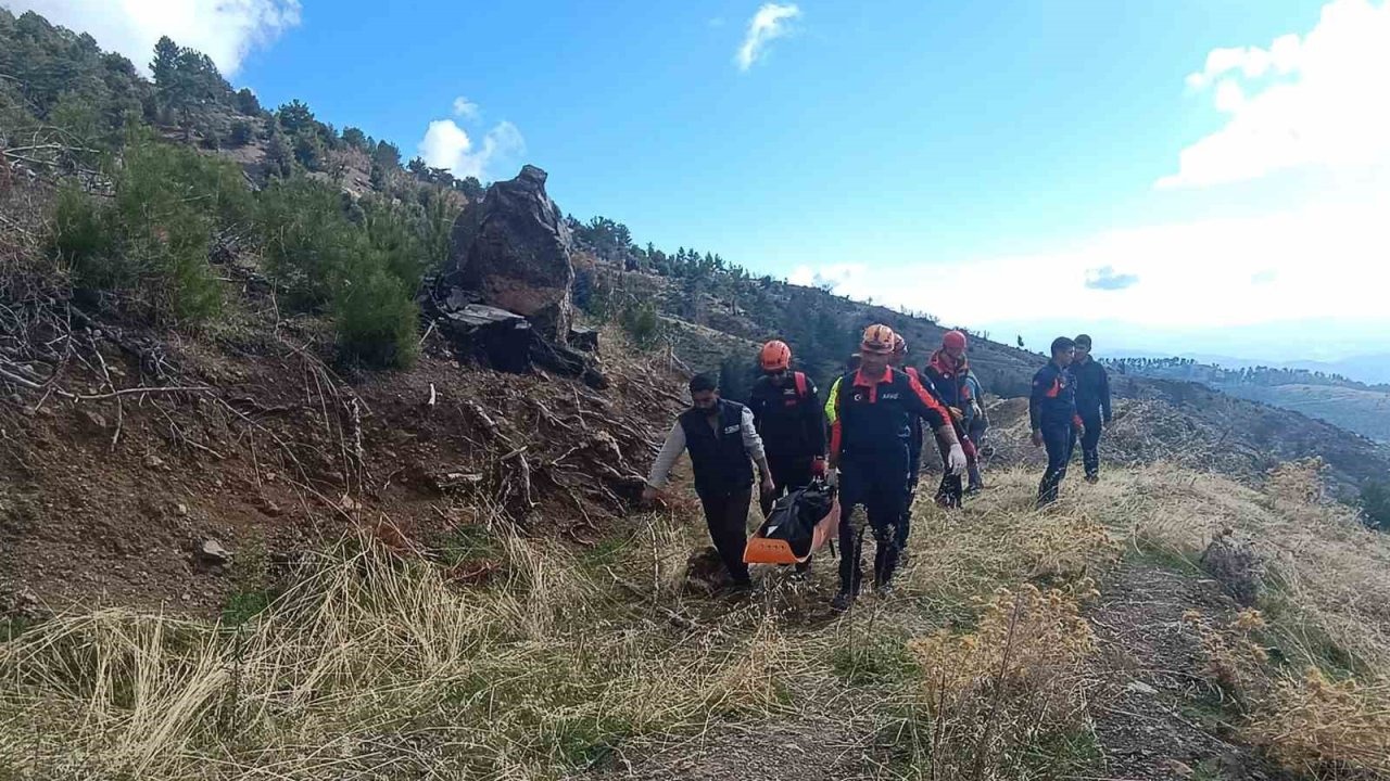 Ava giden vatandaş fenalaşarak kayalıktan düşüp öldü