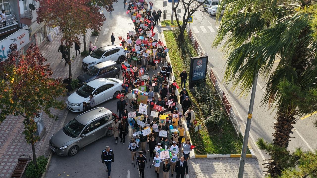 Bafra'da Çocuk Hakları Günü yürüyüşü