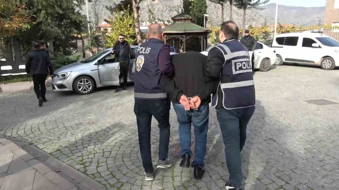 Evinde ölü bulunmuştu! Cinayeti 8 ay sonra DNA örneği aydınlattı