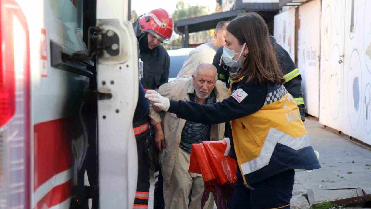 Facianın eşiğinden dönüldü: Engelli aileyi komşuları kurtardı