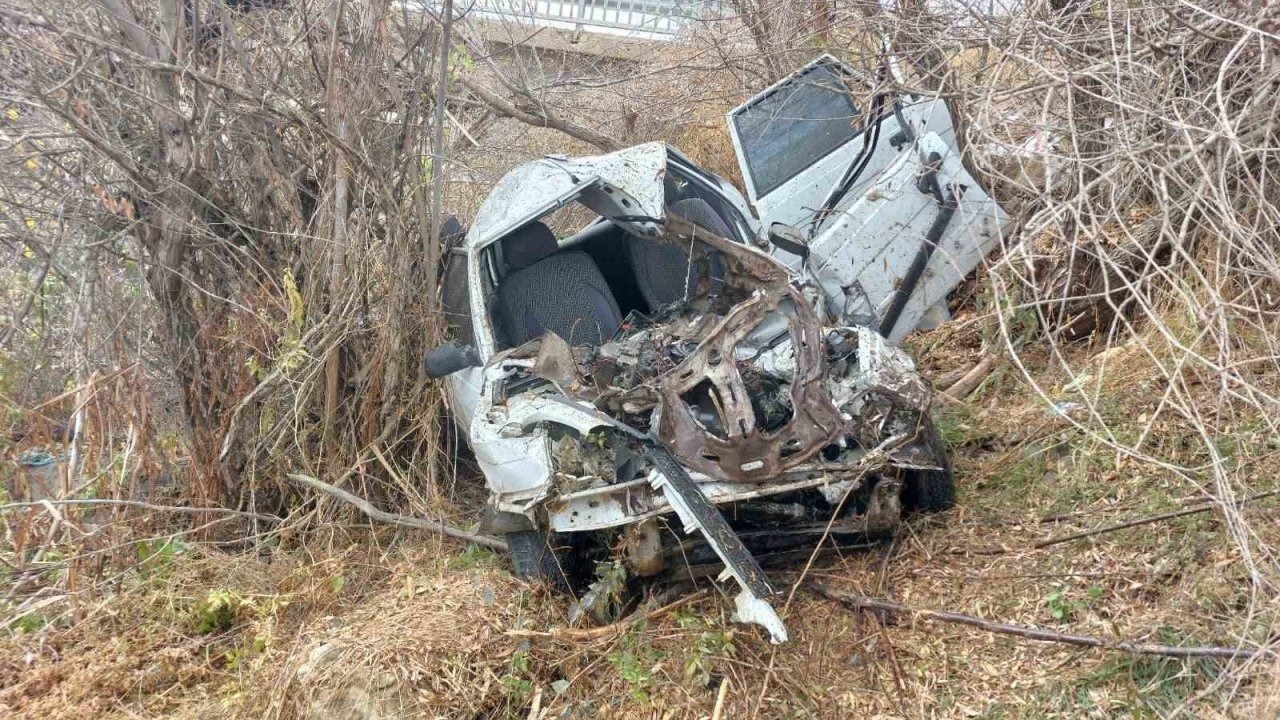 Feci kaza:  Anne öldü, oğlu ağır yaralandı