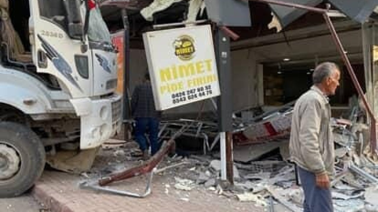 Freni patlayan kamyon fırına daldı