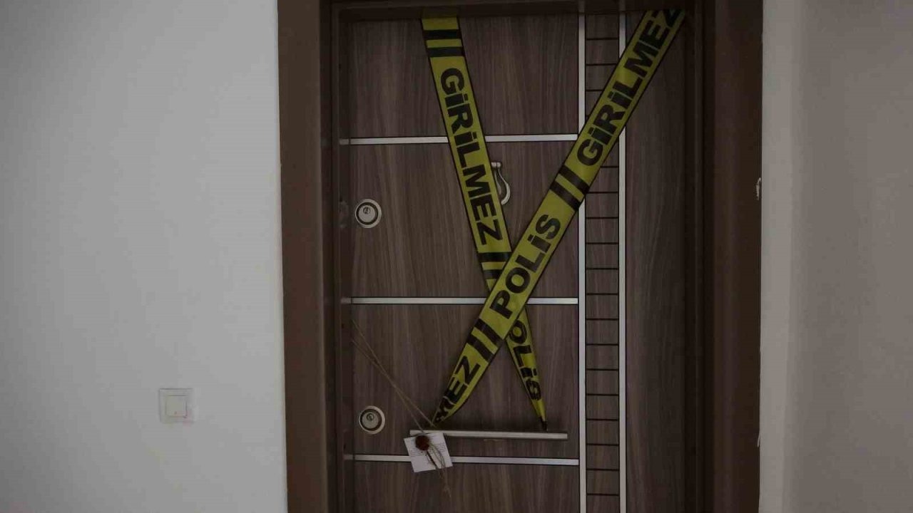 Göreve gelmeyen polis memuru, kendisini kontrol için gelen mesai arkadaşları tarafından ölü bulundu