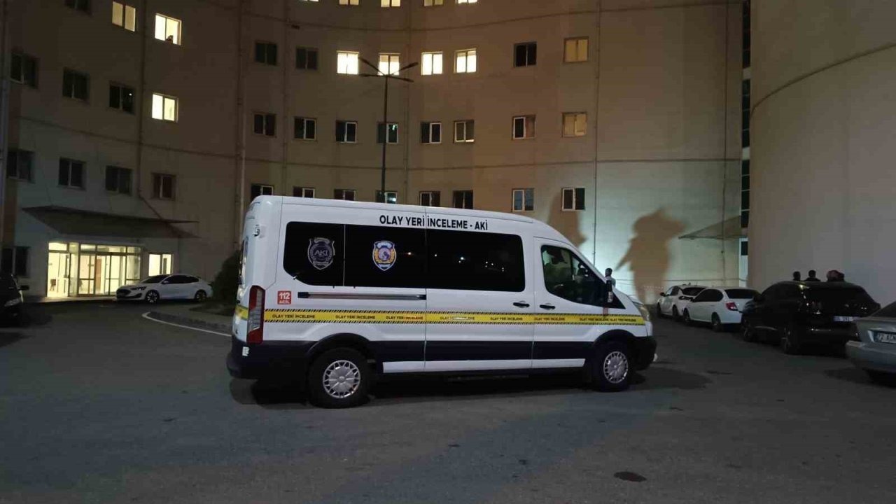 Hastanenin 5. katından atlayan şahıs can verdi