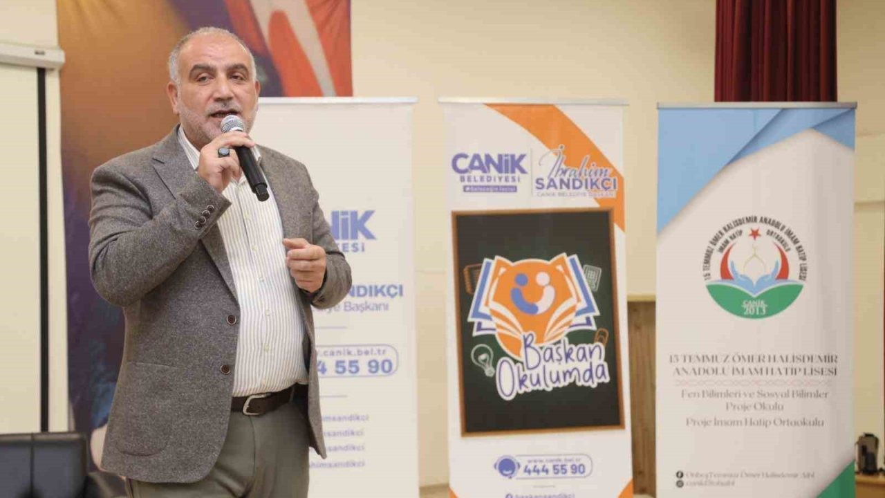 İbrahim Sandıkçı: 3 yıldır kesintisiz, tüm öğrencilere burs desteği sağlayan tek belediyeyiz
