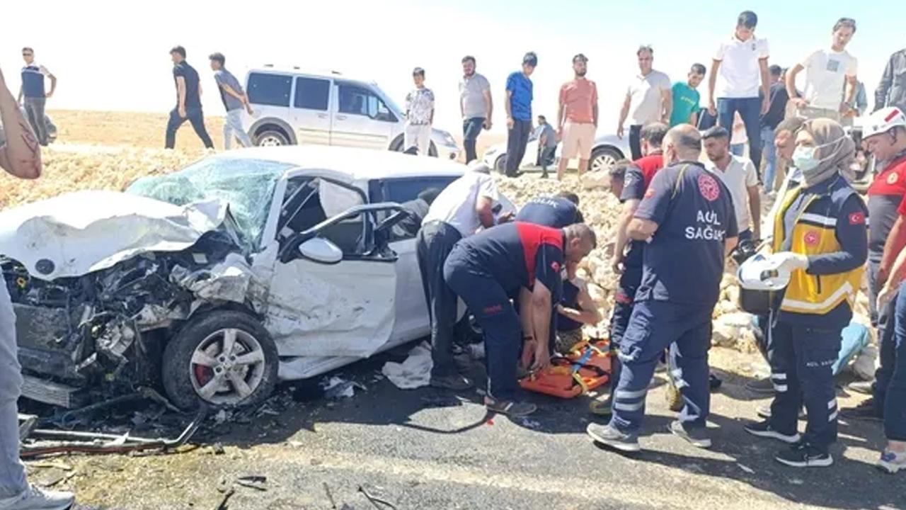 İki otomobil çarpıştı: 1 ölü, 7 yaralı