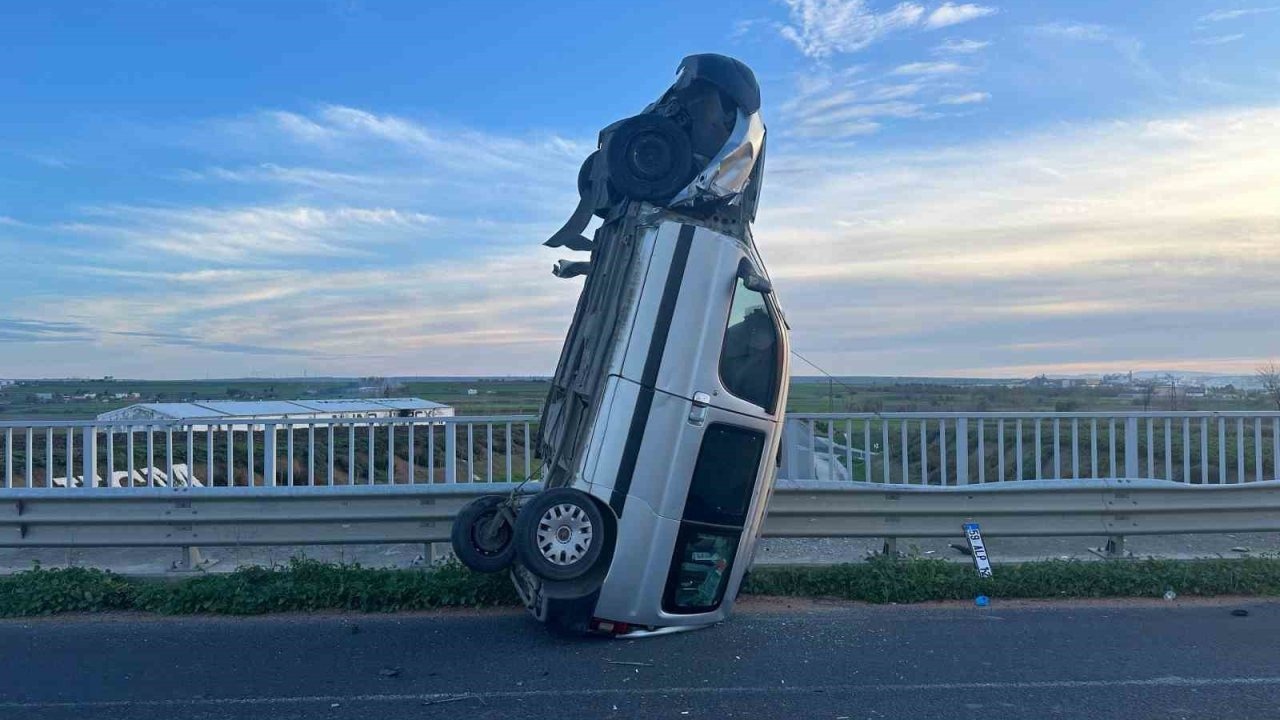 İlginç kaza: Bariyere çarpan araç dik durdu