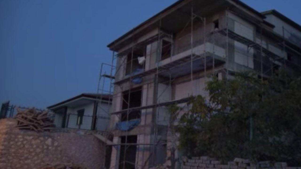 İnşaatta düşen işçi öldü