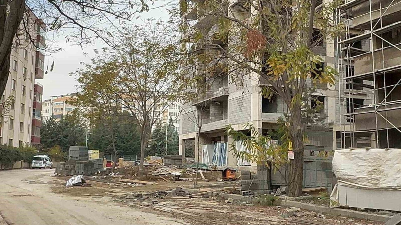 İnşaattan düşen işçi Mehmet Çelik hayatını kaybetti