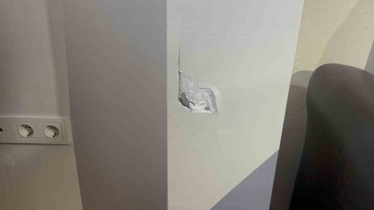 Kolonları çatlayan bir bina daha boşaltıldı