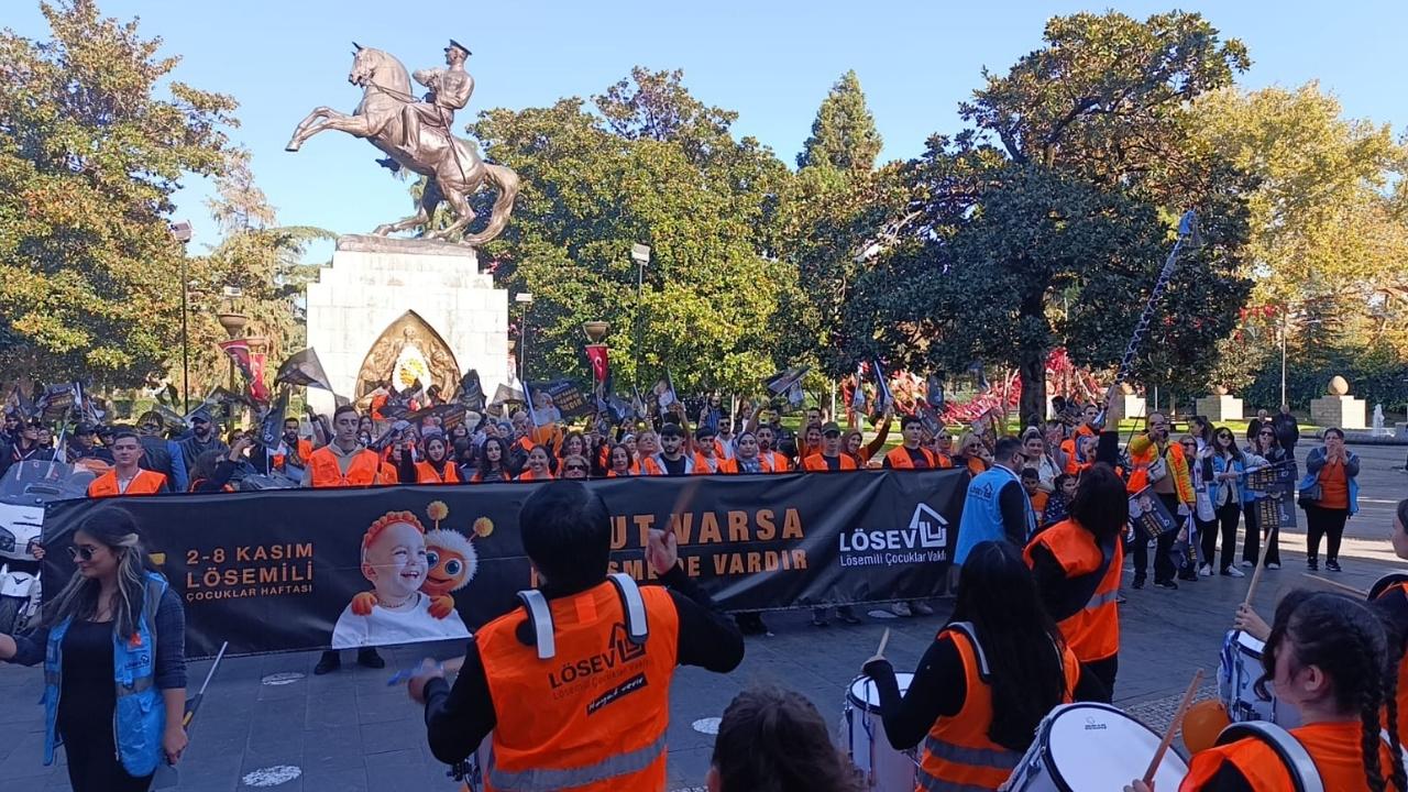 LÖSEV’den Samsun'da Turuncu yürüyüş