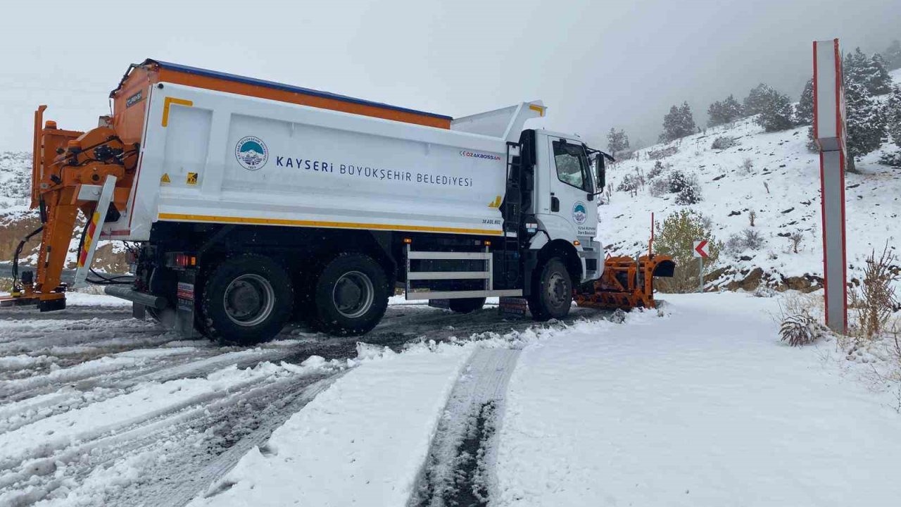 Mevsimin ilk karı yağdı, ekipler sahaya indi